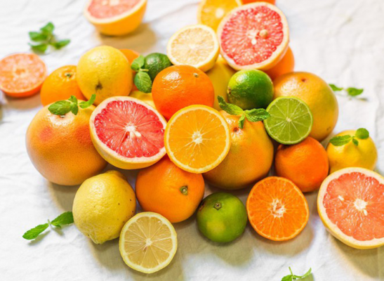 các loại quả họ cam chanh đều có chứa hàm lượng vitamin C rất cao