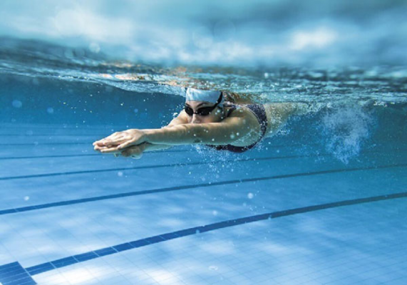 Tập thể dục dưới nước giúp giảm áp lực lên xương, cơ và khớp 